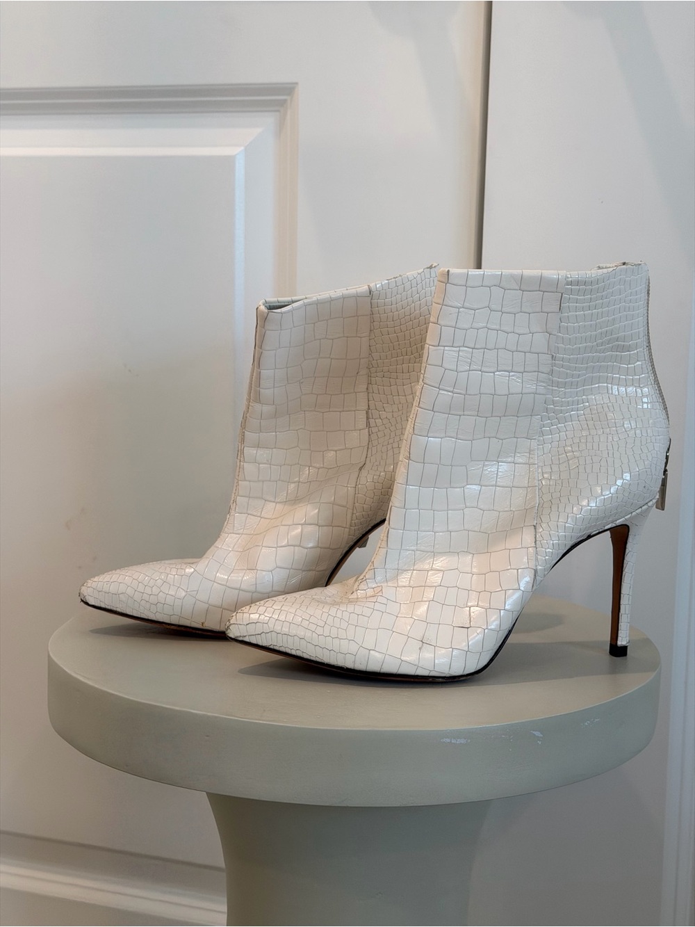 SCHUTZ White Croc-Embossed Pointed-Toe Stiletto Ankle Boots